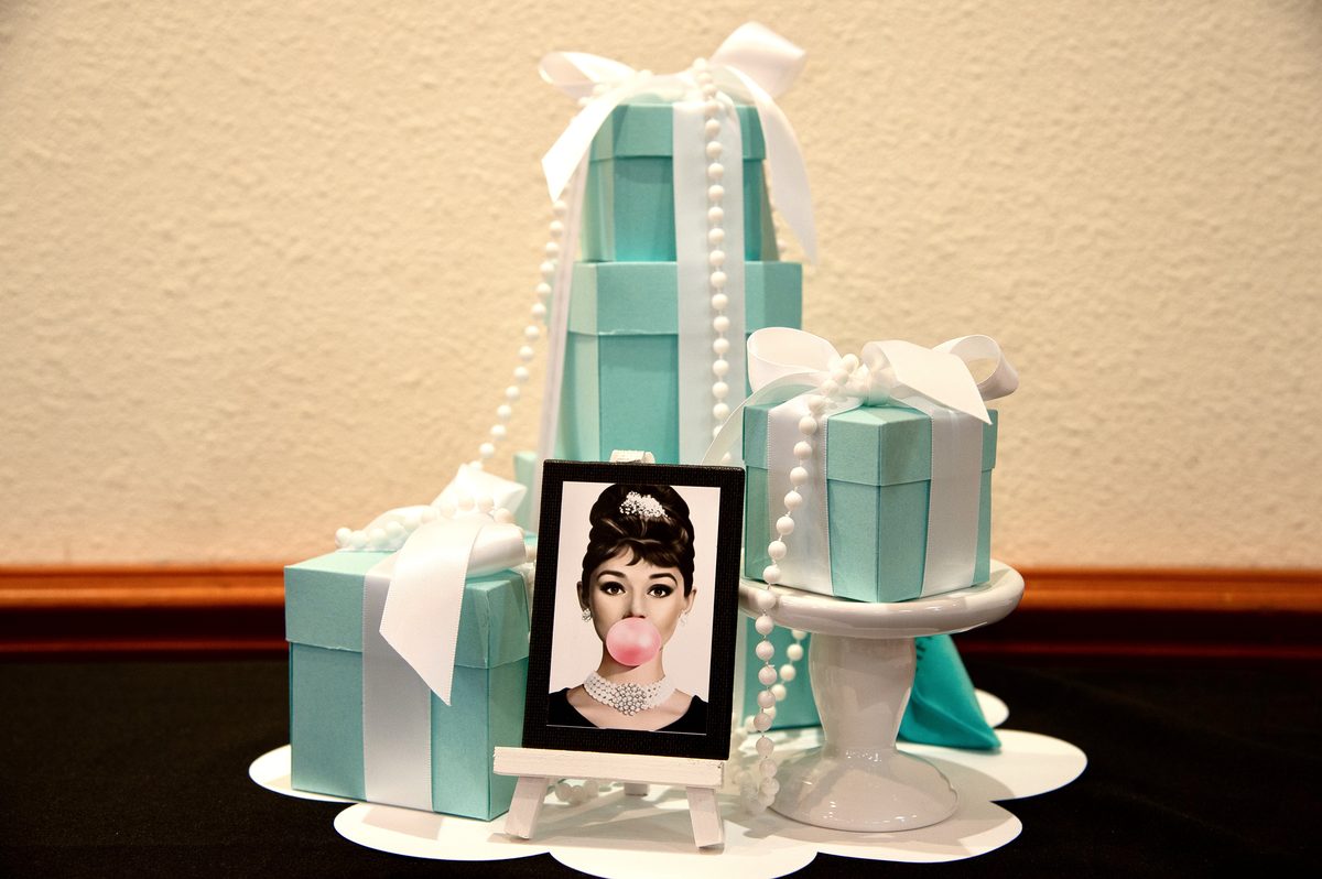 Themed centerpiece with Tiffany blue gift boxes